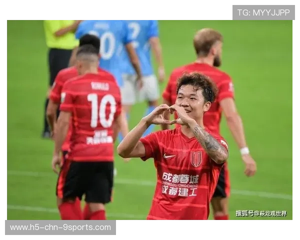 成都蓉城严鼎皓任意球破门：一记弧线背后的蓉城精神软文