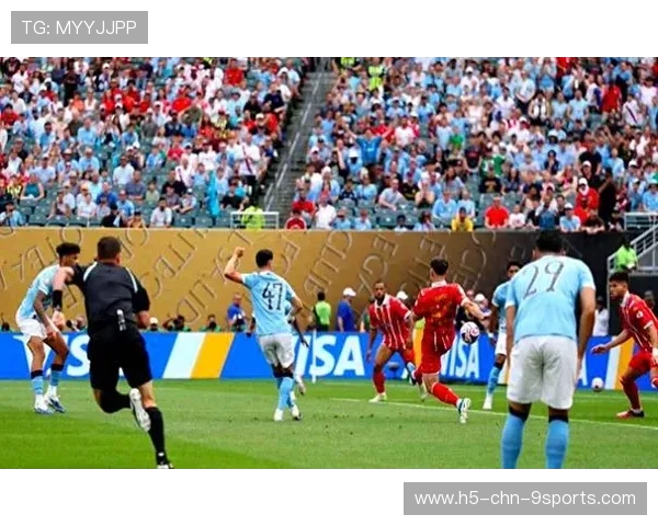 曼城利用身后区域，多库长驱带球射门成功